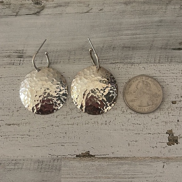 Vintage Silver Hammered Disc Drop Earrings. - Picture 5 of 5